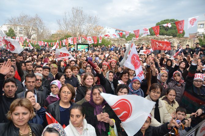 MHP LİDERi DEVLET BAHÇELİ AKHİSARLILAR İLE BULUŞTU